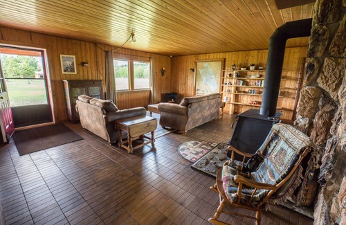 Polebridge Cabin | Montana Log Cabin w/Full Amenities- Stunning Views of Glacier National Park!