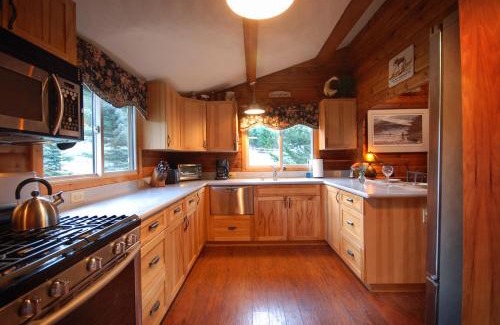 Clinton House | Montana Rock Creek Cabin