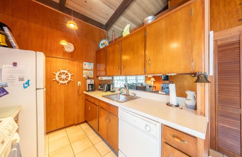 Culloden Shores House | Montauk Escape—3BR, 2BA, Steps from the Beach, BBQ Grill, Patio, Outdoor Shower
