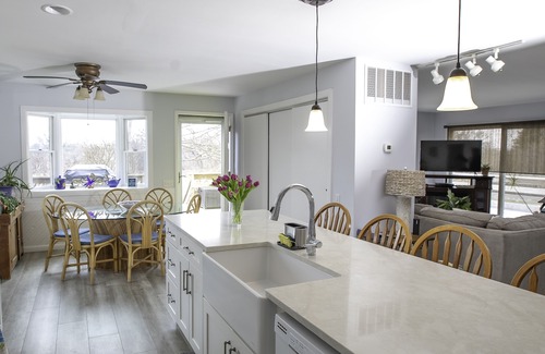 Montauk House | Montauk House with Lake View