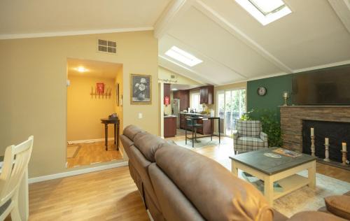 Montclair House | Montclair Escape with Deck and Cozy Comforts