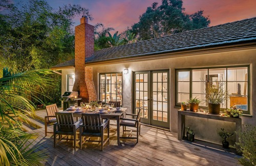 Hedgerow Cottage | Montecito Beach Holiday - Tropical Coastal Cottage within Walking Distance to Miramar Beach