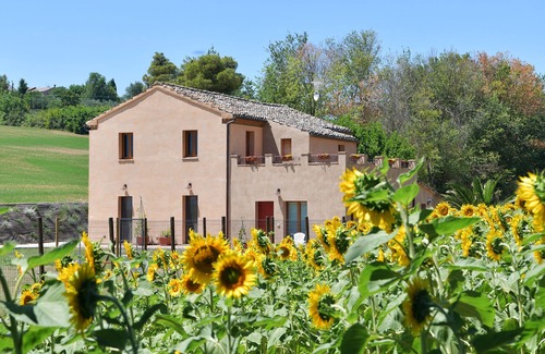 Monte San Vito House | Montefiore House 13 - Iris Farmhouse in the Marche countryside