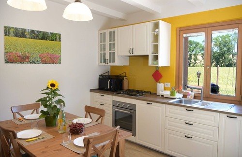 Monsano House | Montefiore House 13 - Sunflowers. Farmhouse in the Marche countryside