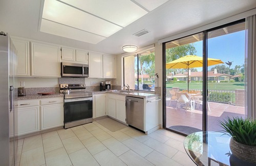 Palm Desert Condo | Monterey Country Club Desert Charmer