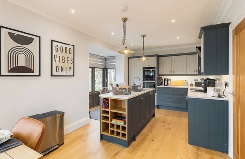 Cowes House | Monterey Egypt Point - Avocet coastal home away from home, sea views nr beach