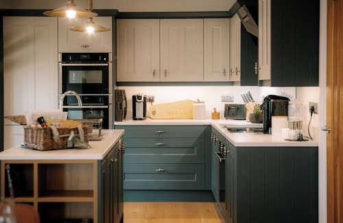 Cowes House | Monterey Egypt Point - Avocet coastal home away from home, sea views nr beach