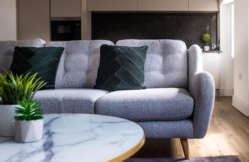 Kendal Apartment | Monterey Residence - Stunning, Duplex Apartment in the Heart of Kendaln