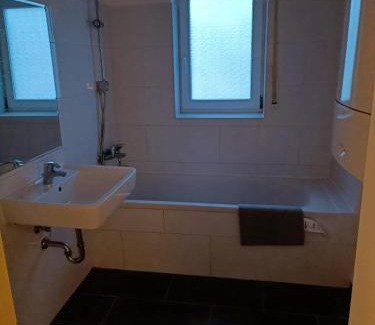 Rheinhausen Apartment | Monteur- und Arbeiterunterkunft Hebelstraße