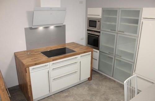 Isenbuttel Apartment | Monteurwohnung Ferienwohnung Rose in Isenbüttel Nähe Gifhorn, Wolfsburg, Braunschweig
