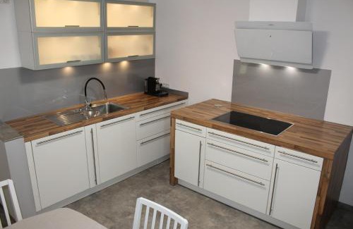 Isenbuttel Apartment | Monteurwohnung Ferienwohnung Rose in Isenbüttel Nähe Gifhorn, Wolfsburg, Braunschweig