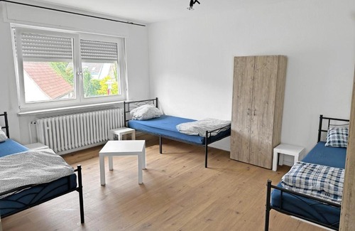 Oberhausen-Rheinhausen House | Monteurzimmer nahe Mannheim, Heidelberg, Karlsruhe, Bruchsal, Philippsburg, Speyer