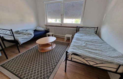 Oberhausen-Rheinhausen House | Monteurzimmer nahe Mannheim, Heidelberg, Karlsruhe, Bruchsal, Philippsburg, Speyer