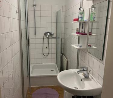 Gerbrunn Apartment | Monteurzimmer 3 Pers, Würzburg, Gerbrunn, Gemeinschaft Küche, Dusche, WC