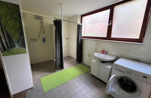 Gerbrunn Apartment | Monteurzimmer 3 Pers, Würzburg, Gerbrunn, Gemeinschaft Küche, Dusche, WC