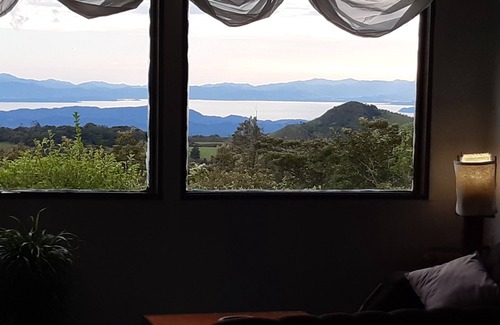 Santa Elena House | MONTEVERDE - Comfy, well-equipped House in woods with spectacular view!