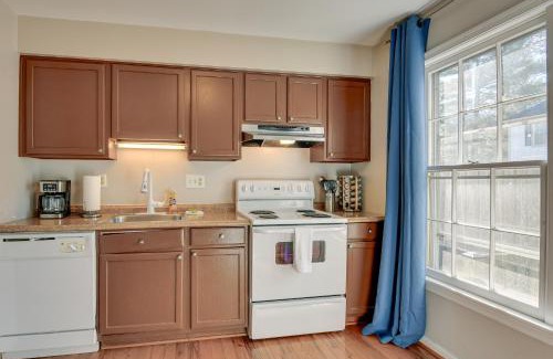 Montgomery Village House | Montgomery Village Townhome with Patio 27 Mi to DC!