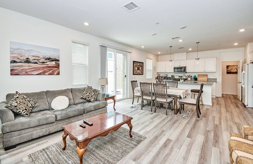 Upland Condo | Month~2022 Built~Bedrooms Upstairs~Walk 2 Mall~讲中文