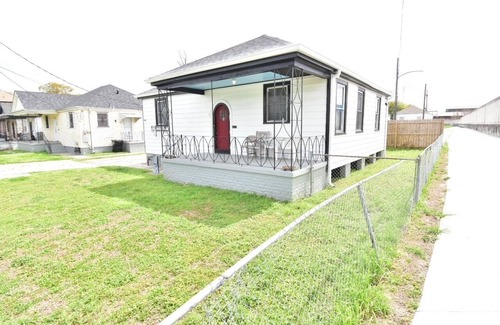 Saint Roch House | Month to Month Charming 2-bedroom home in the center of New Orleans