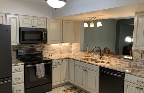 Oakbrook House | Month to month Townhouse with attached Garage
