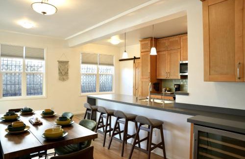 Beverly Grove House | Monthier Townhouse The Grove Los Angeles