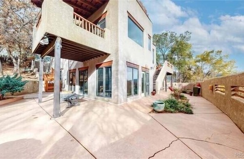 Manitou Springs Villa | Monthly (30+ days) Luxurious Santa Fe Retreat in Manitou Springs