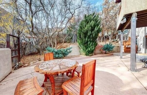 Manitou Springs Villa | Monthly (30+ days) Luxurious Santa Fe Retreat in Manitou Springs