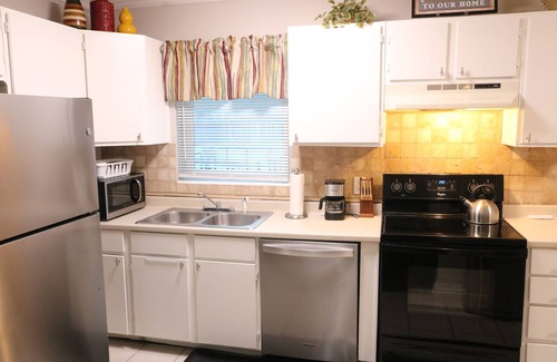 Oak Hill House | Monthly +Charming 2-bedroom/1-bath house on Westside Jax/OP