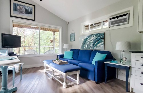 Malahat Cottage | Monthly discount. 1 BD 1 BA. Close to Hwy1. Central location S.Island, private