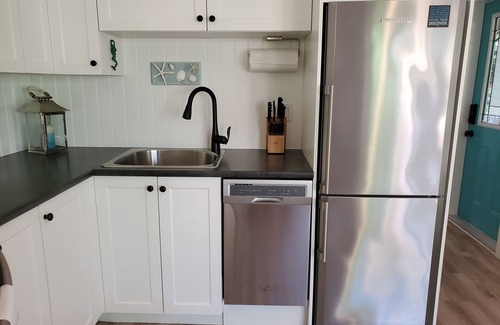 Malahat Cottage | Monthly discount. 1 BD 1 BA. Close to Hwy1. Central location S.Island, private