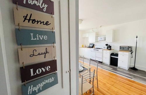 Elkins Park Apartment | Monthly Discount ! Beautifully updated 1-bedroom apartment with hardwood floors and a modern kitchen. Located near downtown and the train station, with easy access to dining, shopping, and surrounding neighborhoods.