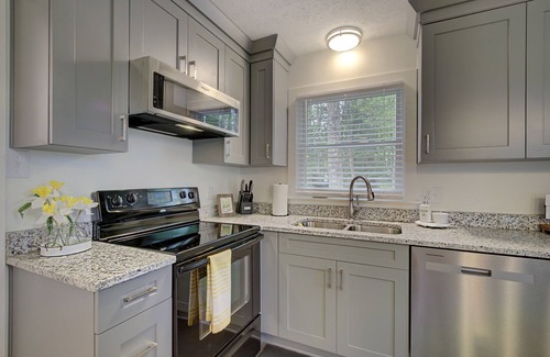 Dutton House | Monthly discount- beautiful house, Gloucester VA