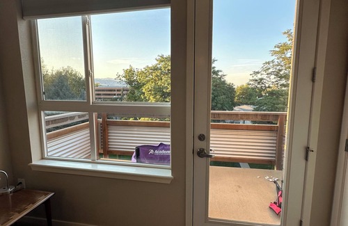 Baseline Sub Apartment | MONTHLY Discount - Spacious apartment by CU-Boulder with underground parking