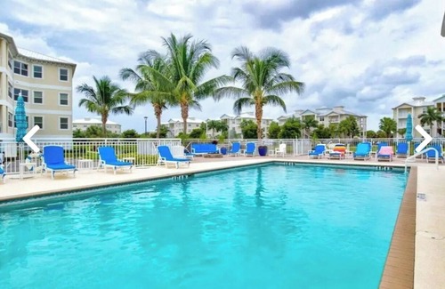 Whitney Beach Condo | Monthly Discounts Available! Jan open! Beautiful view overlooking Palma Sola Bay