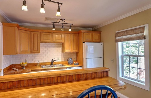 Off Broadway Apartment | Monthly Downtown Newport rental