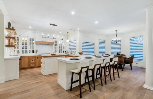 Richmond House | MONTHLY FURNISHED RENTAL & LUXURY HOUSE - 4 BED & 4.5 BATH & HOME THEATRE