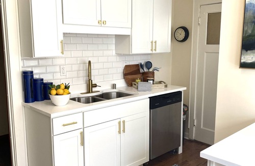 Wauwatosa House | MONTHLY ONLY. DOCS, TRAVEL NURSES, PROFESSIONALS, RELOCATION! Great location!