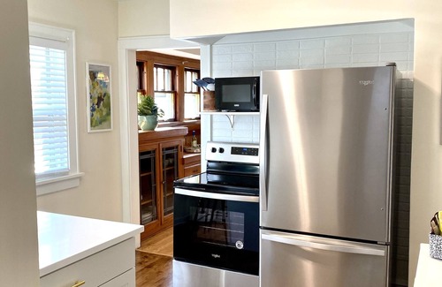 Wauwatosa House | MONTHLY ONLY. DOCS, TRAVEL NURSES, PROFESSIONALS, RELOCATION! Great location!