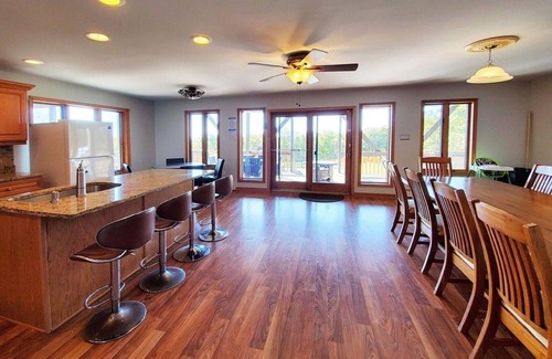 Effort House | Monthly Only-HUGE house w BREATHTAKING 100 mile views Onsite Pool/Hot Tub/Sauna