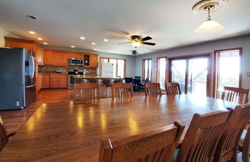 Effort House | Monthly Only-HUGE house w BREATHTAKING 100 mile views Onsite Pool/Hot Tub/Sauna