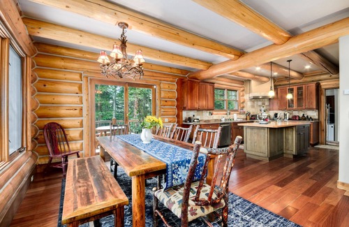 Quandary Village Cabin | Monthly Rental Discounts - Pet Friendly, Outdoor Dining & Gas Grill, Private Hot Tub, Pool Table