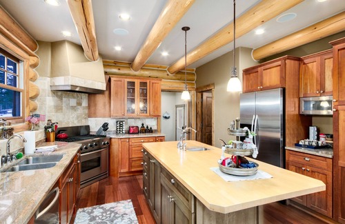 Quandary Village Cabin | Monthly Rental Discounts - Pet Friendly, Outdoor Dining & Gas Grill, Private Hot Tub, Pool Table
