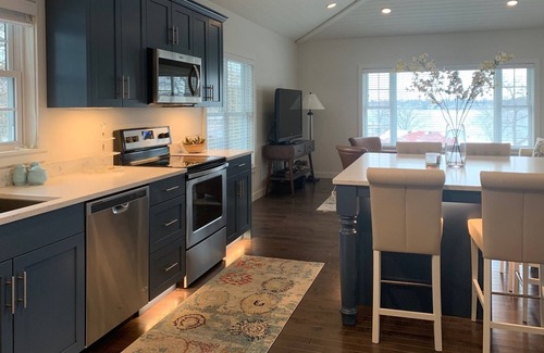 Alexandria House | MONTHLY RENTAL LUXURY Lake Le Homme Dieu with Dock and Boat