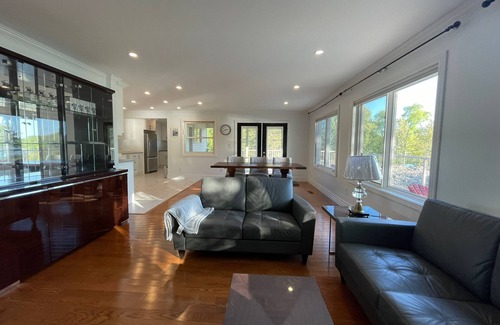 Valentia Cottage | (Monthly Rental only)Lakeside Retreat w/Swimming Pool & Hot Tub