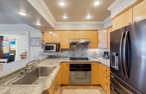 Outer Richmond Condo | MONTHLY RENTAL OCEANFRONT Wow! THE VIEW! Top of the Line - balcony/elevators