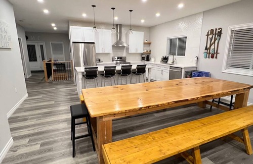 Lindsay Cottage | (Monthly rental only)Luxury Cottage Sturgeon Lake