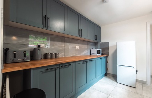 Southampton House | Monthly Savings - 4 Beds - Sleeps 8 - Free Parking