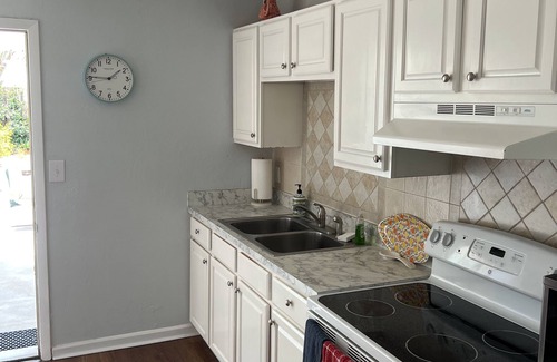 Roberta Heights House | Monthly specials !Steps from the beach - PET FRIENDLY!