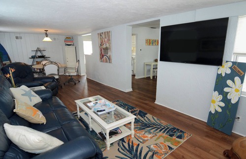 Roberta Heights House | Monthly specials !Steps from the beach - PET FRIENDLY!