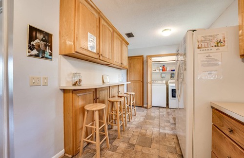 Lakeside House | Monthly Stay Available |Family Friendly |Old Florida Style Home |Pet Friendly |Fenced Yard |FirePit